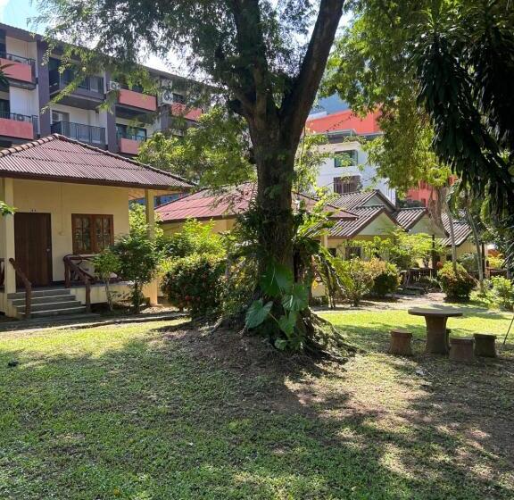 بنجلو قياسى, Adam Bungalows