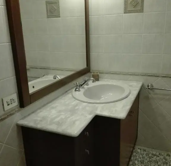 اتاق خانوادگی, La Casa Di Diana