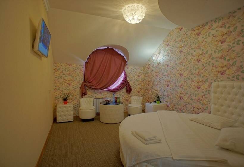 غرفة قياسية, Marton Osharskaya