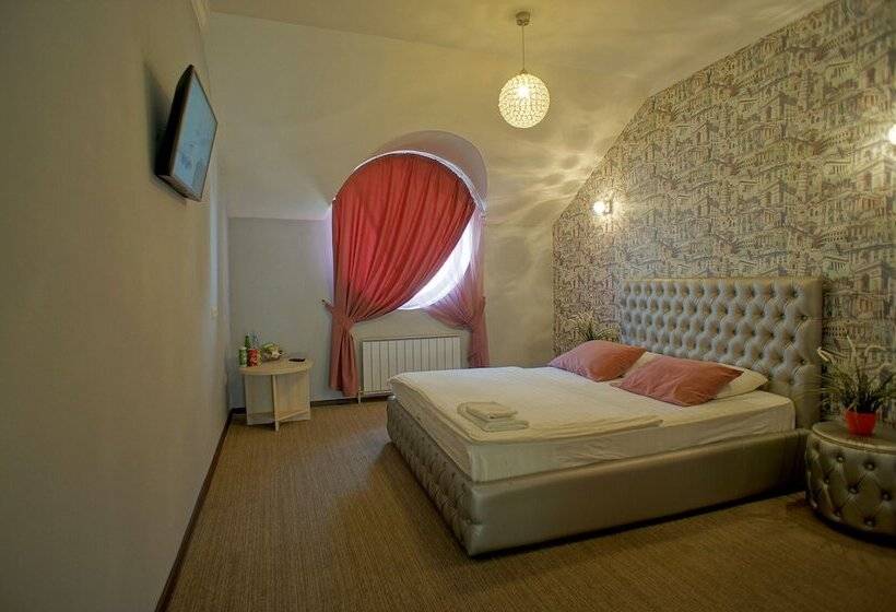 غرفة قياسية, Marton Osharskaya