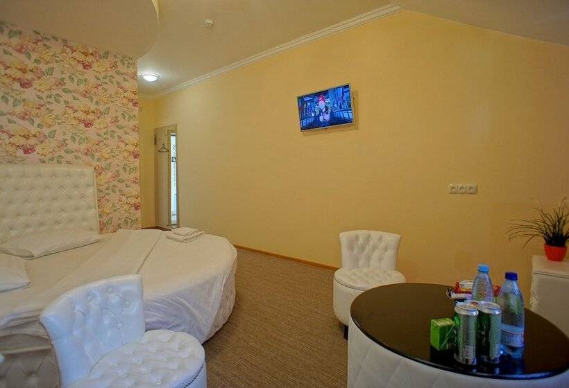 غرفة قياسية, Marton Osharskaya