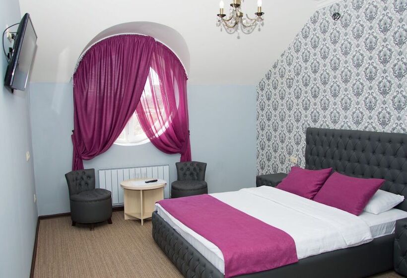 غرفة قياسية, Marton Osharskaya