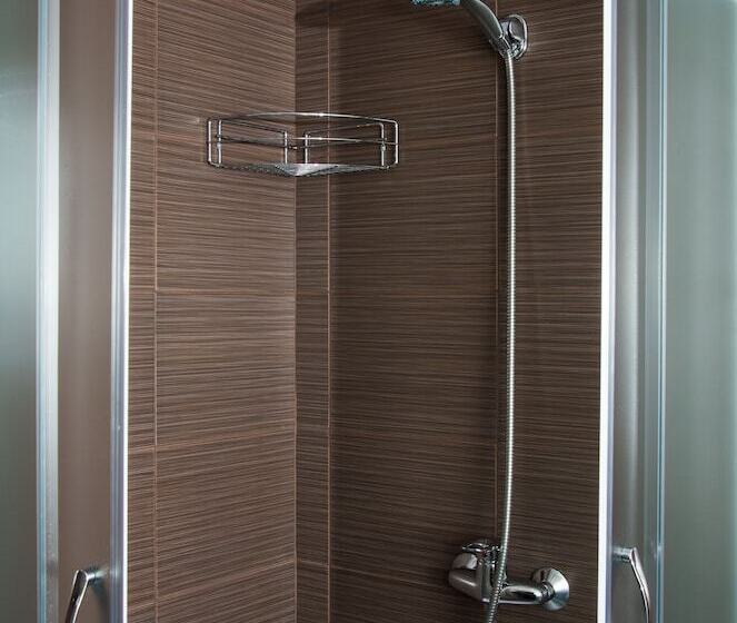 غرفة سوبيريور, Marton Osharskaya