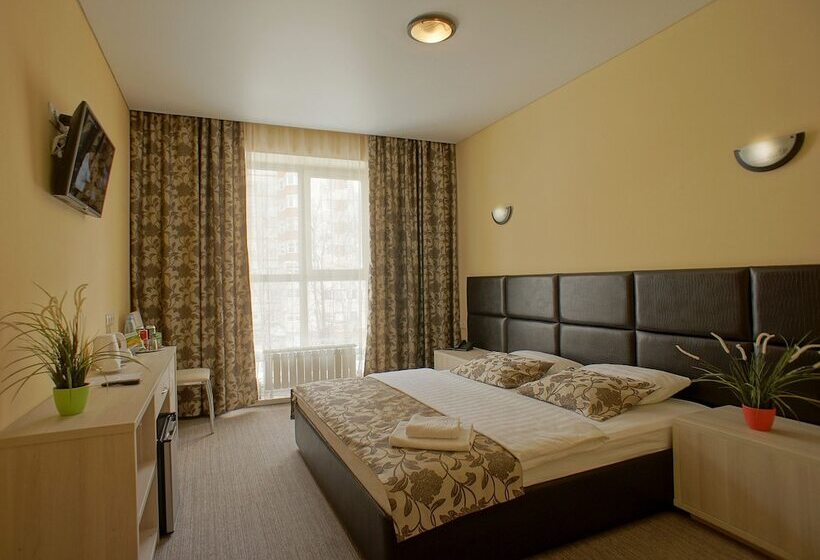 غرفة سوبيريور, Marton Osharskaya