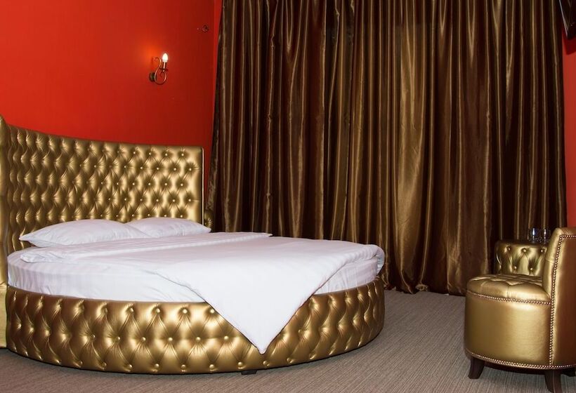 غرفة سوبيريور, Marton Osharskaya