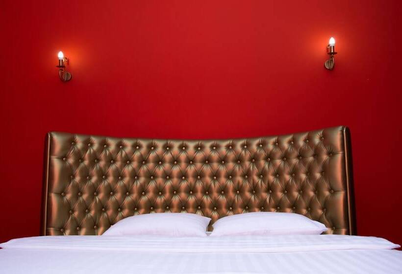 غرفة سوبيريور, Marton Osharskaya