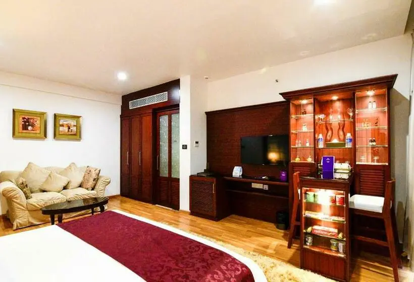 اتاق لوکس با بالکن, Park Regis Goa