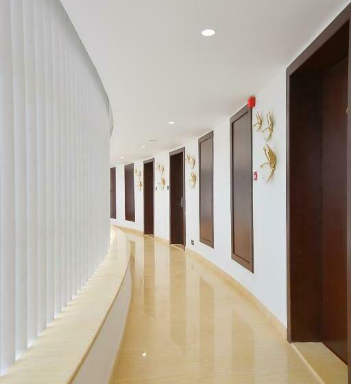 اتاق استاندارد با چشم‌انداز استخر, Park Regis Goa