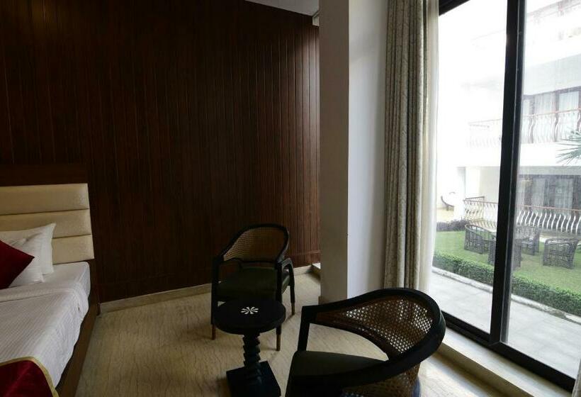 اتاق سوپریور با چشم‌انداز باغ, Park Regis Goa