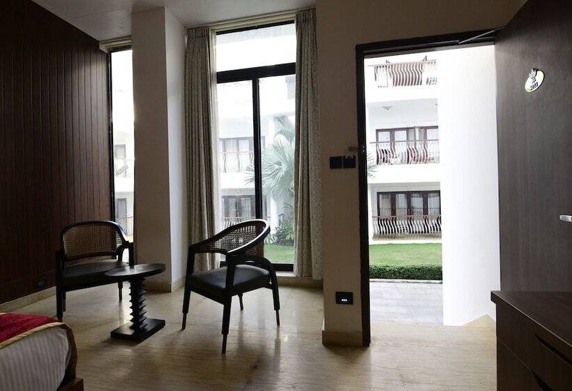 اتاق سوپریور با تخت بزرگ, Park Regis Goa