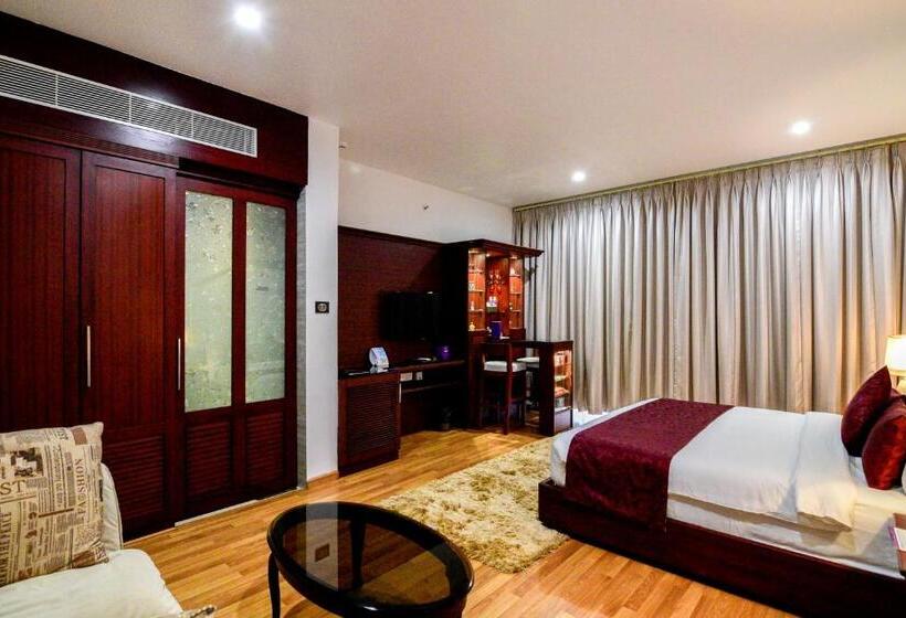 اتاق لوکس با بالکن, Park Regis Goa