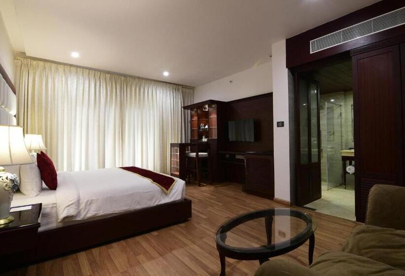 اتاق لوکس با بالکن, Park Regis Goa