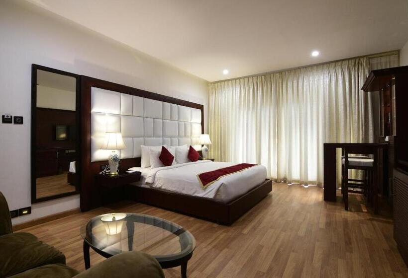 اتاق لوکس با بالکن, Park Regis Goa