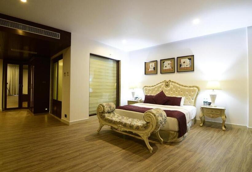 اتاق استاندارد با چشم‌انداز استخر, Park Regis Goa