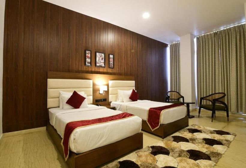 اتاق سوپریور با چشم‌انداز باغ, Park Regis Goa