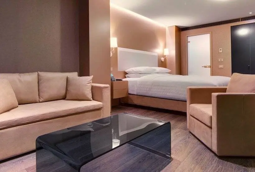 سوییت جونیور با چشم‌انداز شهر, Saz City Life Boutique