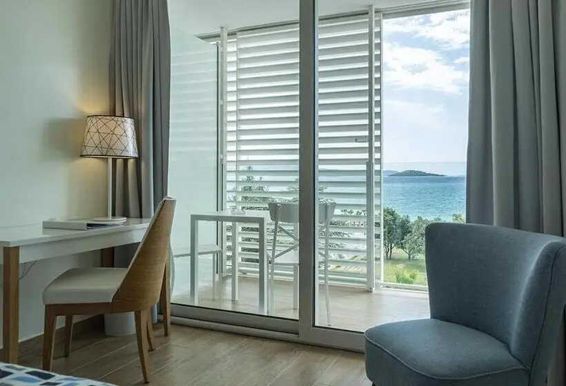 اتاق استاندارد با بالکن و چشمانداز دریا, Amadria Park Beach Hotel Jure