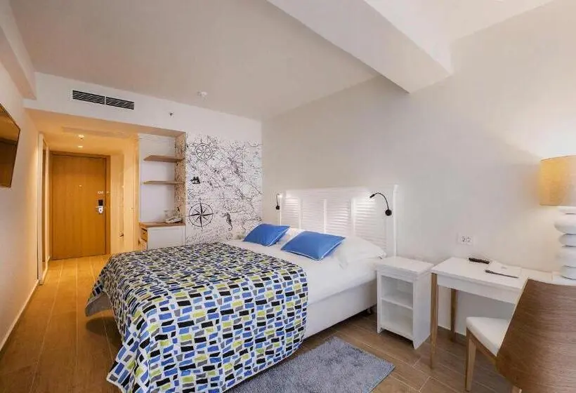 اتاق استاندارد با بالکن و چشمانداز دریا, Amadria Park Beach Hotel Jure