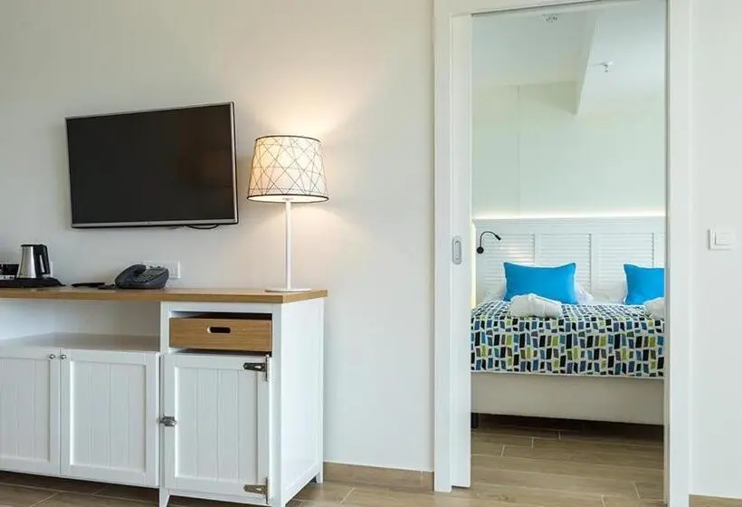 سوییت با چشمانداز دریا, Amadria Park Beach Hotel Jure