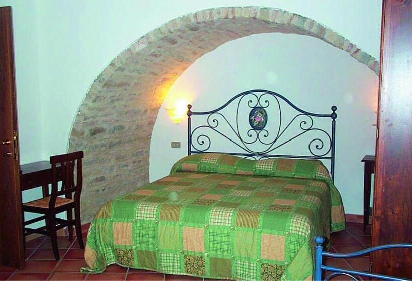 غرفة قياسية ثلاثية, Le Copertelle Ristorante Bed & Breakfast