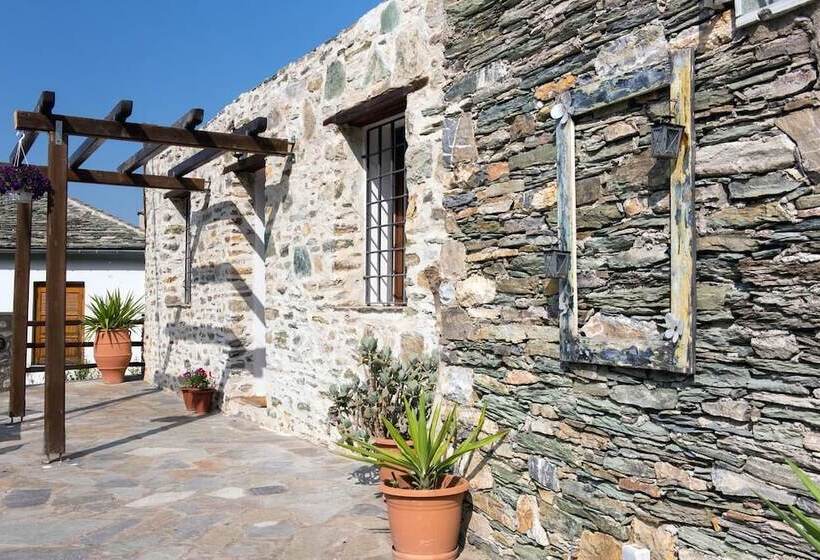 高级大房间, Archontiko Argyro