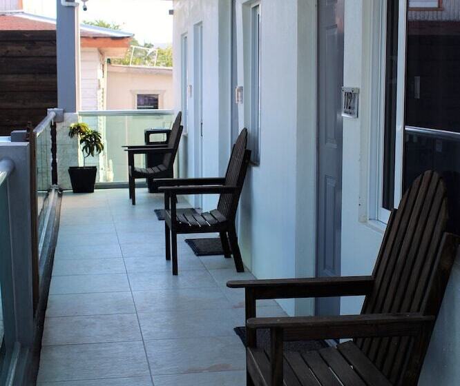 غرفة قياسية مطلّة علي حمام السباحة, Barefoot Caye Caulker