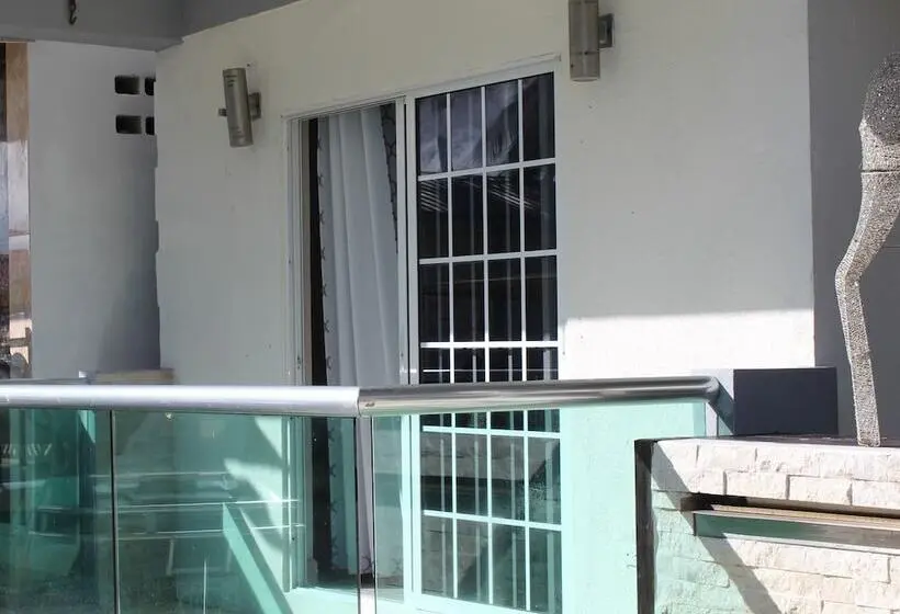 اتاق لوکس با چشم‌انداز, Barefoot Caye Caulker