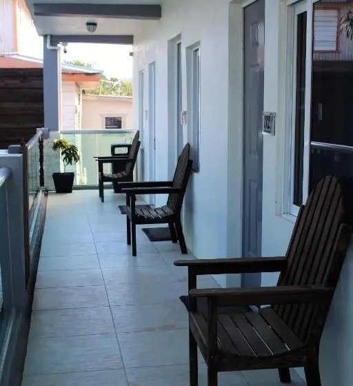 اتاق لوکس, Barefoot Caye Caulker