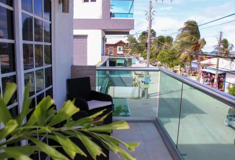 اتاق لوکس با چشم‌انداز دریا, Barefoot Caye Caulker
