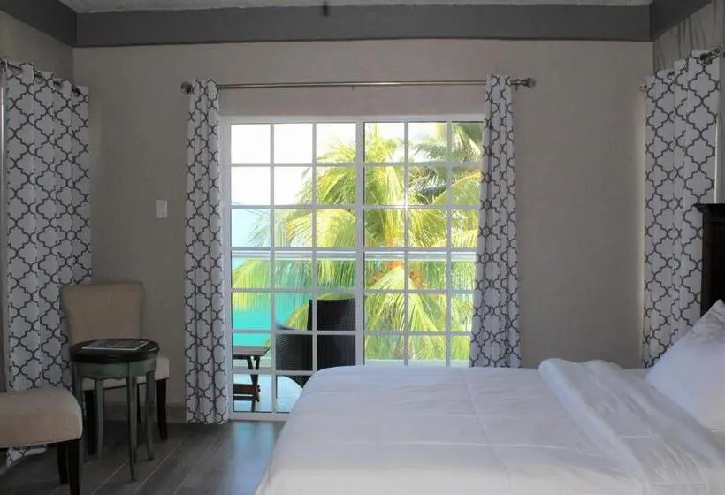 اتاق لوکس با چشم‌انداز دریا, Barefoot Caye Caulker