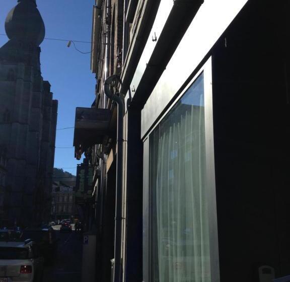 Дом 1 Спальня, Les Voisins De Mr Sax