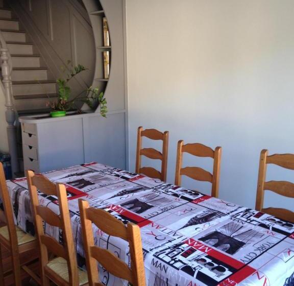 Дом 1 Спальня, Les Voisins De Mr Sax