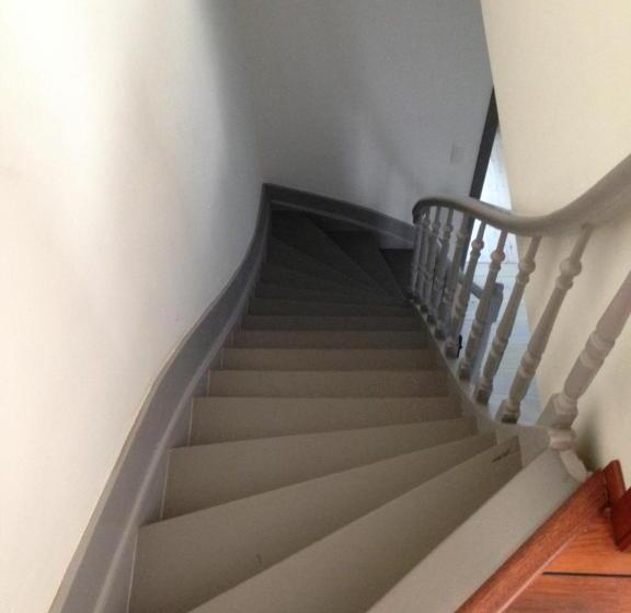 Дом 1 Спальня, Les Voisins De Mr Sax