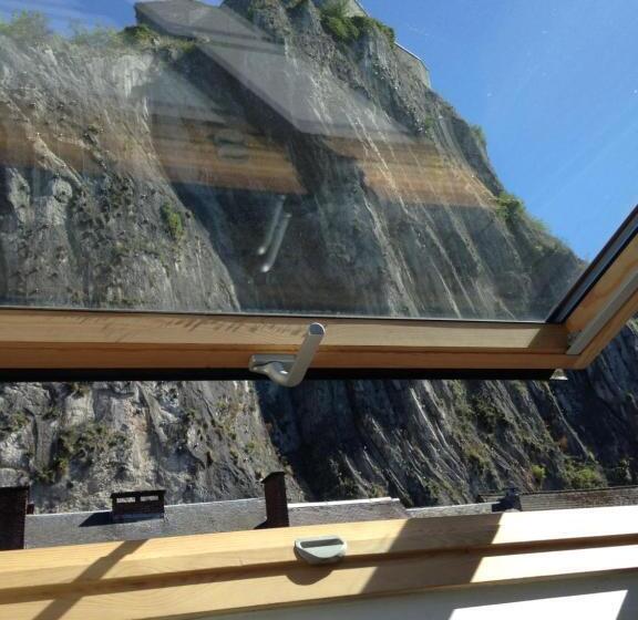 Дом 1 Спальня, Les Voisins De Mr Sax