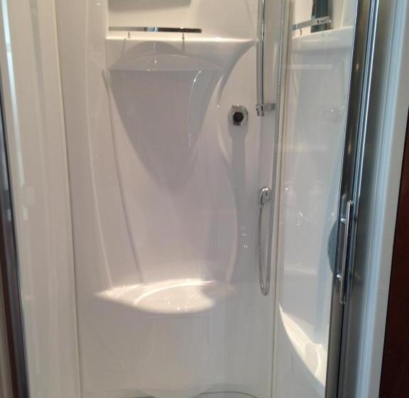 Дом 1 Спальня, Les Voisins De Mr Sax