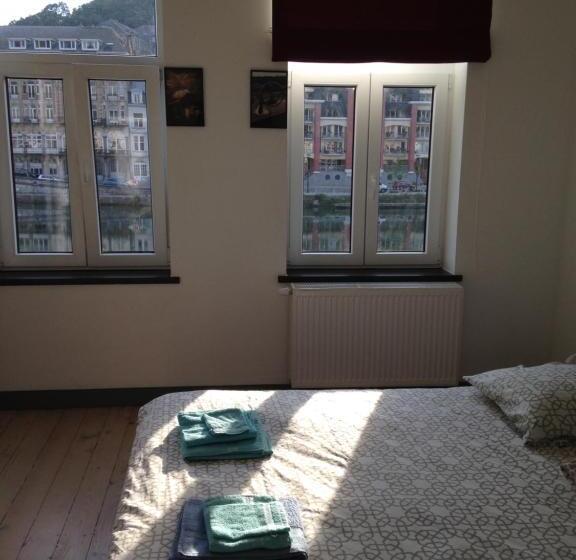 Семейный Номер Совместный Санузел, Les Voisins De Mr Sax