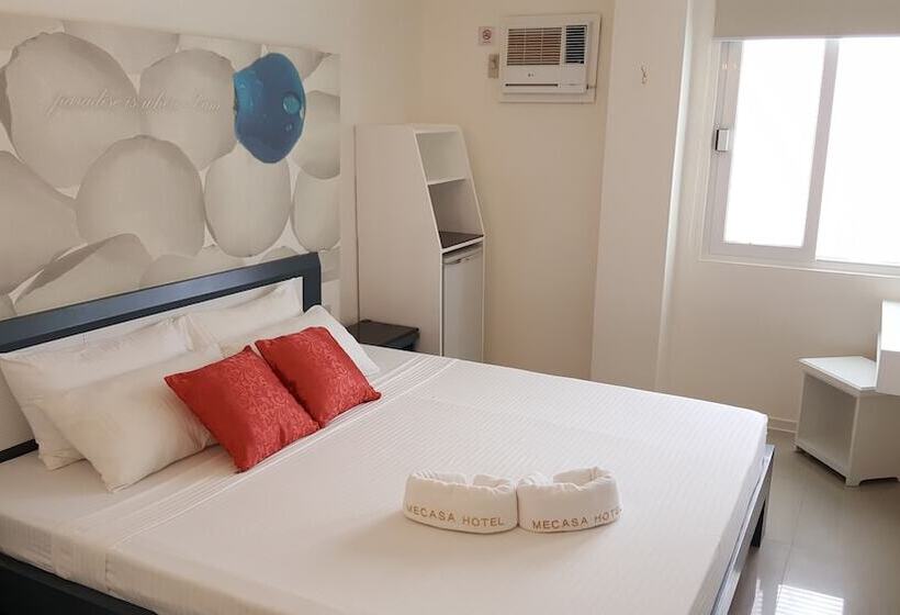 Pokój Deluxe, Mecasa