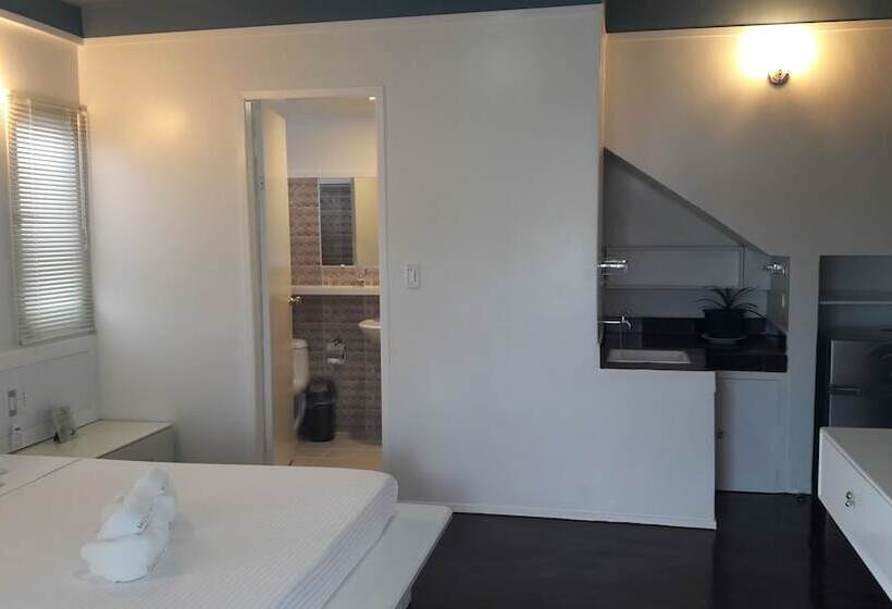 Deluxe Room King Size Bed, Mecasa