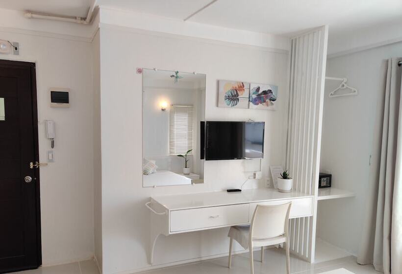 Deluxe Room King Size Bed, Mecasa