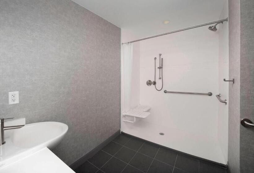 מיטת קינג בסוויטה, Springhill Suites By Marriott Atlanta Downtown