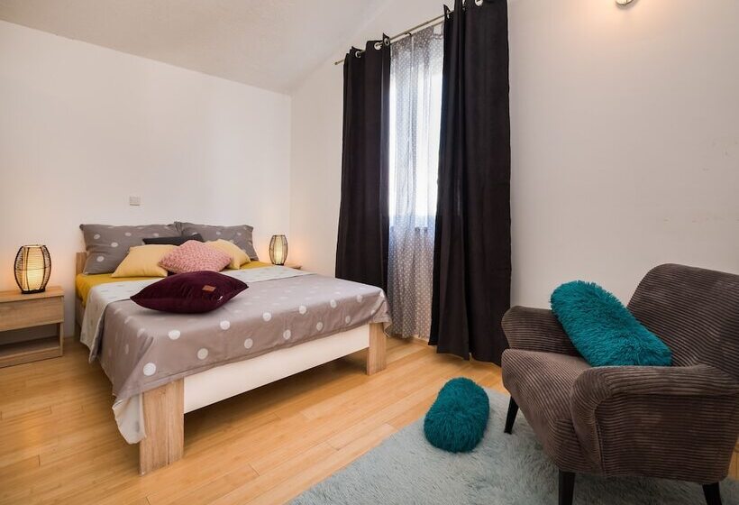 带双人床的经典房间, Hostel šakić