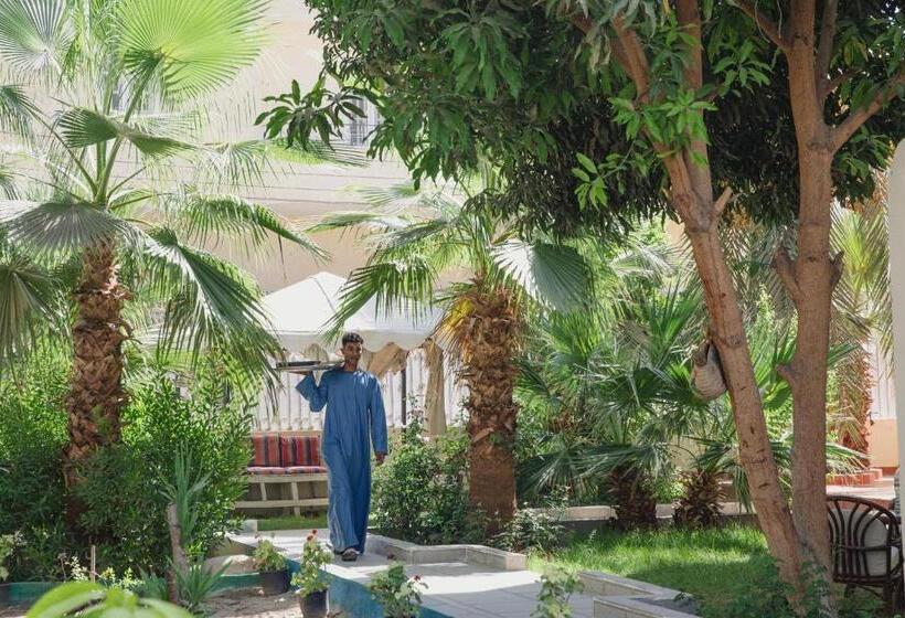 اتاق استاندارد سه تخته با بالکن, Senmut Luxory Rooms