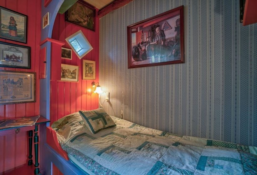 家庭间, Svostrup Kro