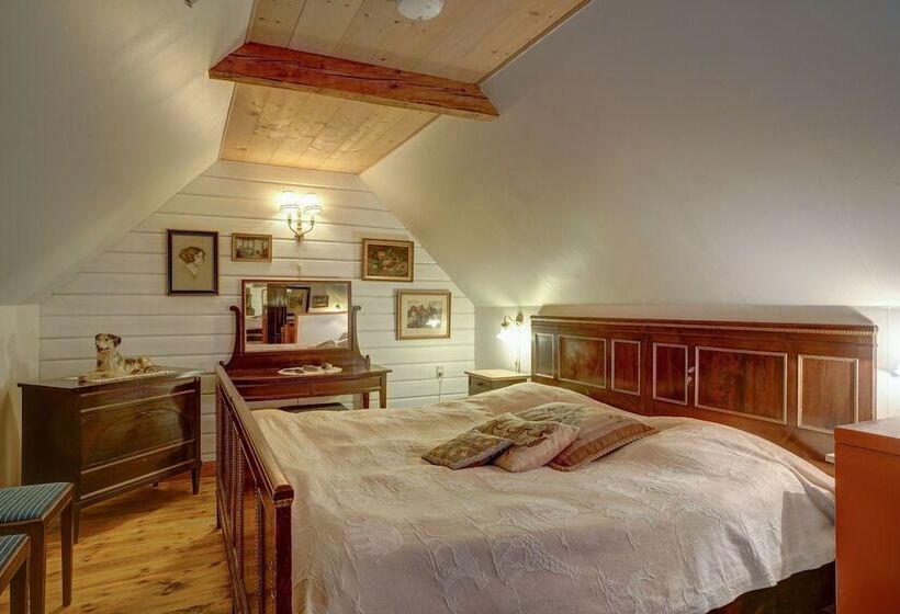 家庭间, Svostrup Kro