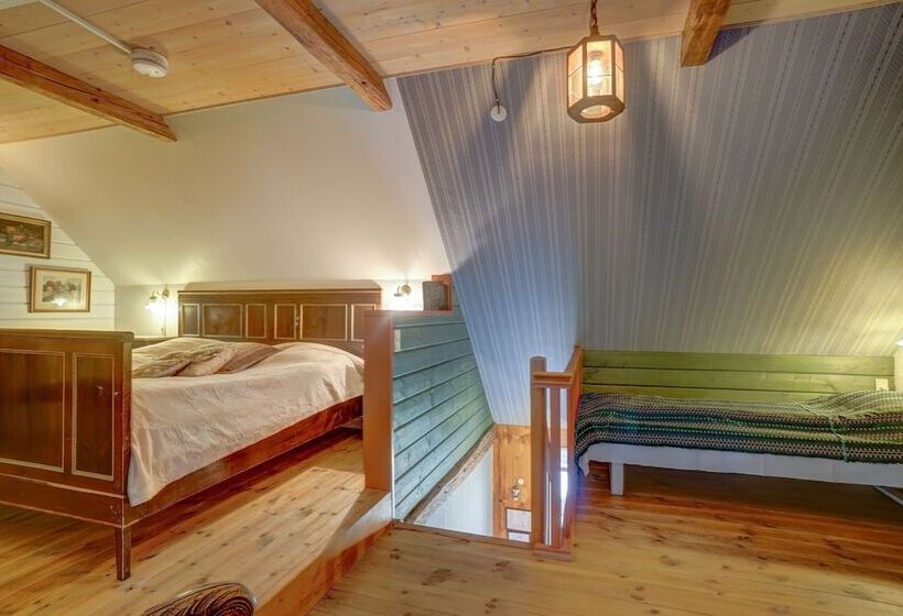 家庭间, Svostrup Kro