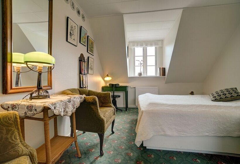 标准单人间, Svostrup Kro