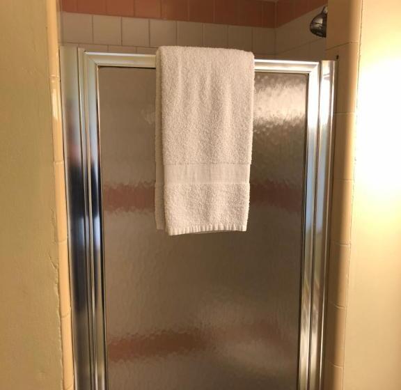 غرفة قياسية سرير كينج, The Walpole Motel