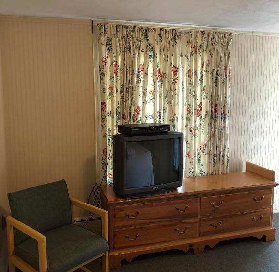 غرفة قياسية رباعية, The Walpole Motel