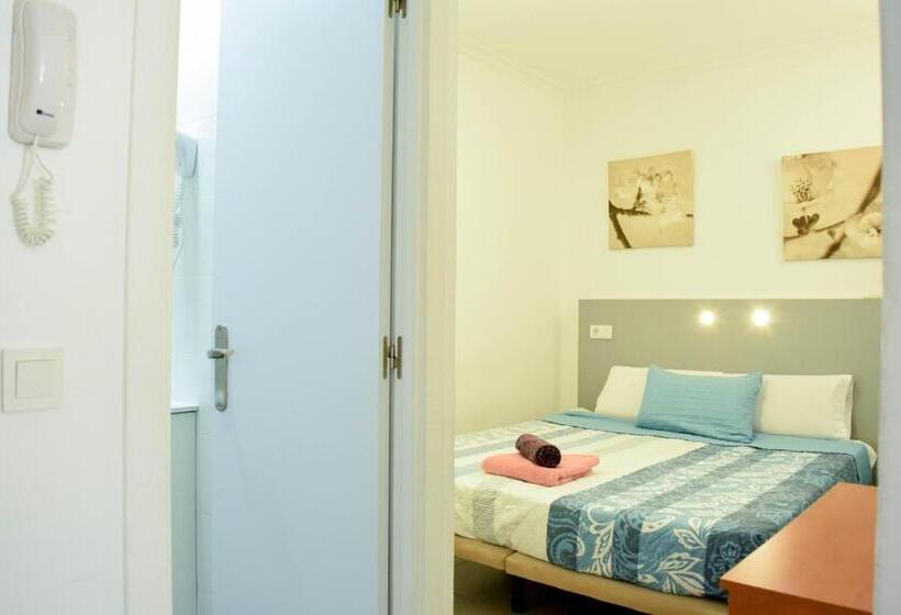 اتاق اکونومی, Lagunillas St