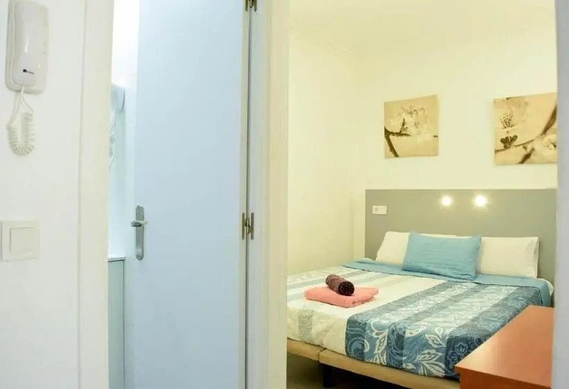 اتاق اکونومی, Lagunillas St